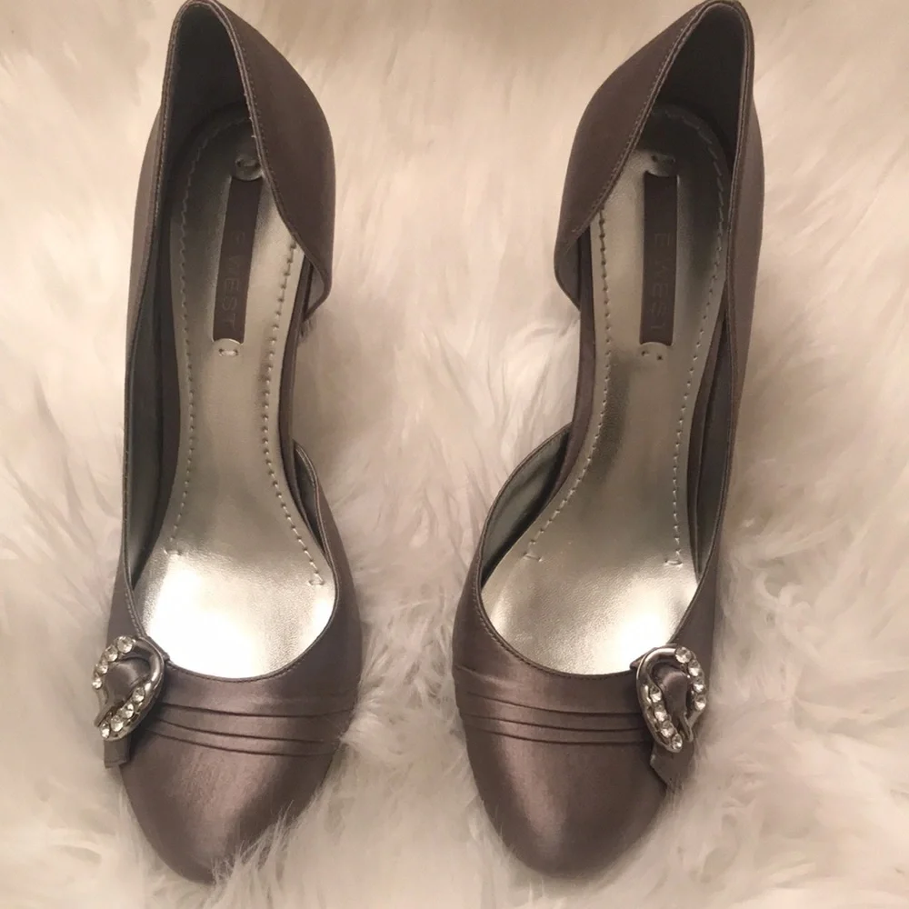 Beautiful satin dressy pump - Picture 3 of 6